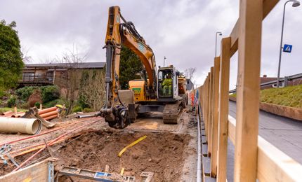 Gravemaskine i gang med kloakforbedringer